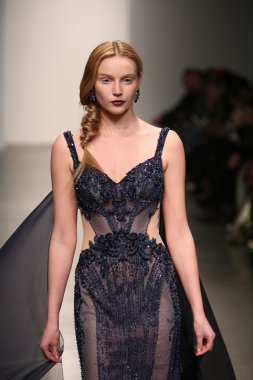 dany tabet gösteri pist model yürür