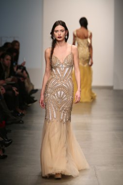 dany tabet gösteri pist model yürür