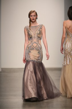 dany tabet gösteri pist model yürür