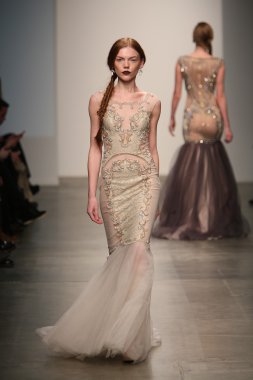 dany tabet gösteri pist model yürür