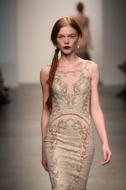 dany tabet gösteri pist model yürür