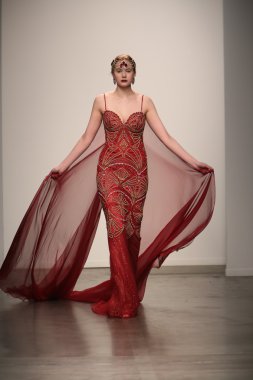 dany tabet Show'da model