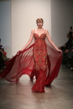 dany tabet Show'da model