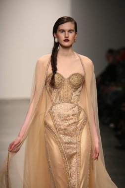 dany tabet Show'da model