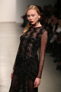 dany tabet Show'da model