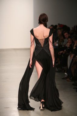dany tabet Show'da model