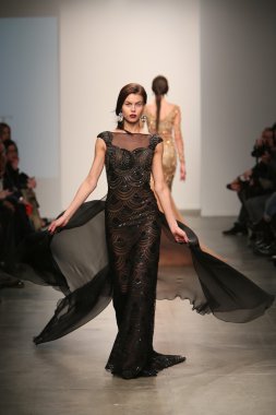 dany tabet Show'da model
