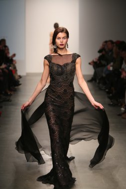 dany tabet Show'da model