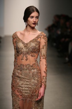 dany tabet Show'da model