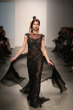 dany tabet Show'da model