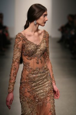 dany tabet Show'da model