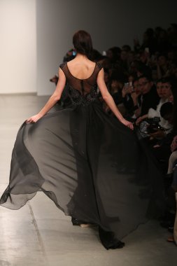 dany tabet Show'da model