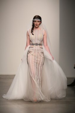 dany tabet Show'da model