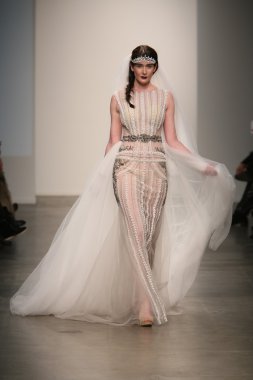dany tabet Show'da model