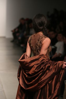 dany tabet Show'da model