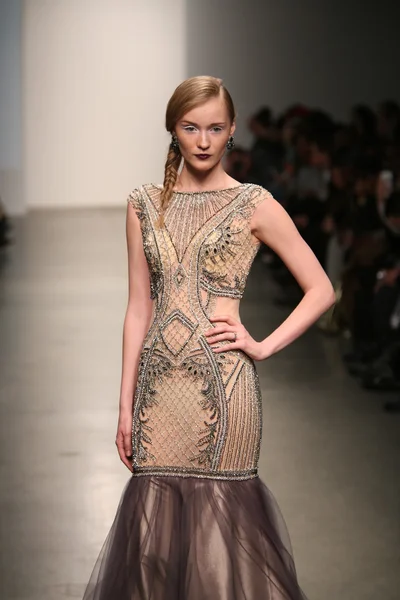 Model walks runway at Dany Tabet show — Stock Photo, Image