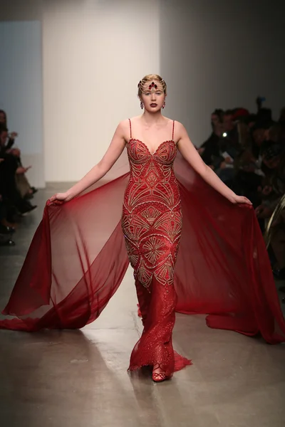 Modelo en el show de Dany Tabet — Foto de Stock