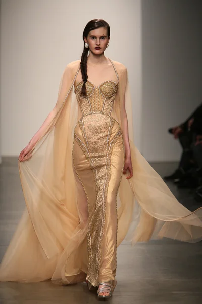 Modelo en el show de Dany Tabet — Foto de Stock