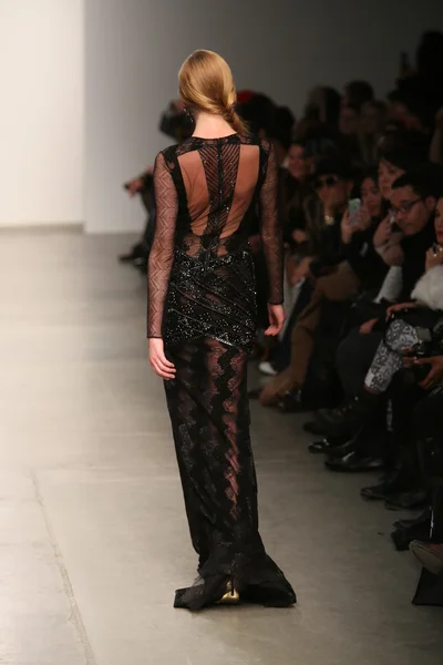 Modelo en el show de Dany Tabet — Foto de Stock