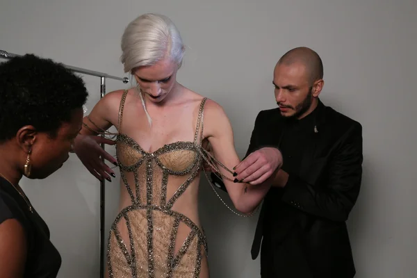 Diseñador Dany Tabet trabaja entre bastidores —  Fotos de Stock