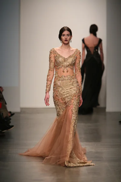 Model op dany tabet show — Stockfoto