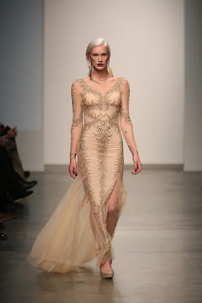 Dany tabet Show'da model — Stok fotoğraf