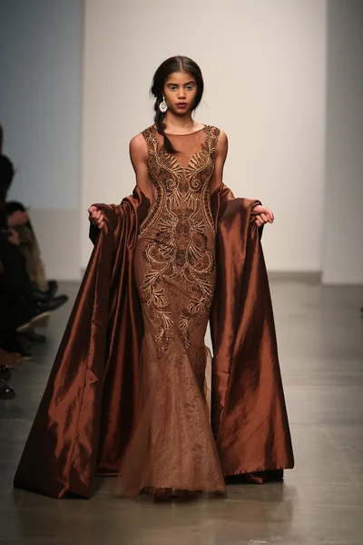 Model op dany tabet show — Stockfoto