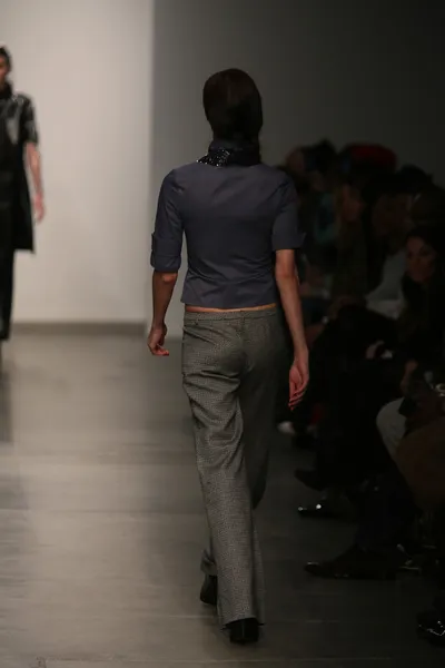 Modelo camina pasarela en Gabrielle Arruda show —  Fotos de Stock