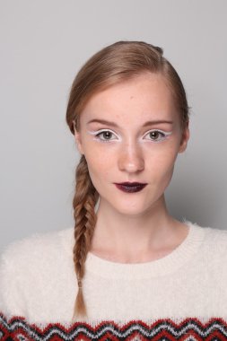 gabrielle arruda modeli pozlar kuliste göster