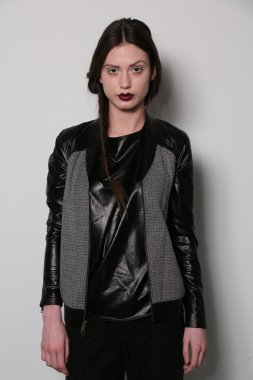 gabrielle arruda modeli pozlar kuliste göster