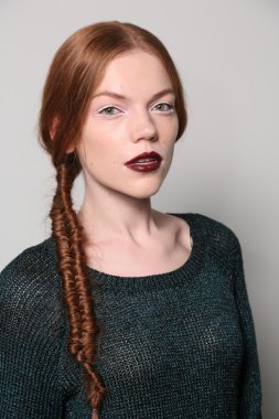 gabrielle arruda modeli pozlar kuliste göster