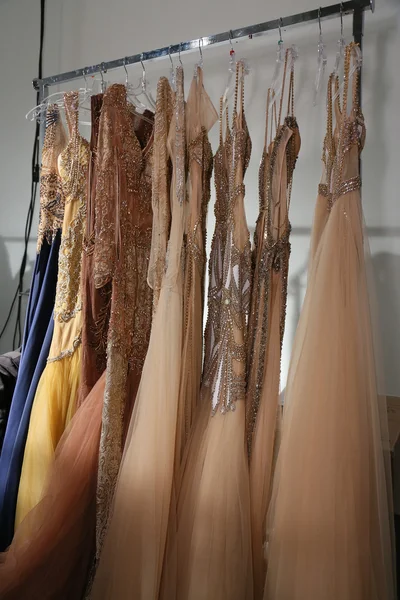 Dany Tabet vestidos entre bastidores — Foto de Stock