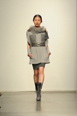 model l.catherine Londra gösterisi