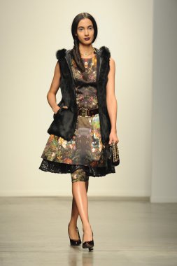 model l.catherine Londra gösterisi