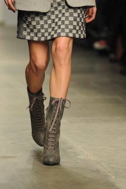 model l.catherine Londra gösterisi