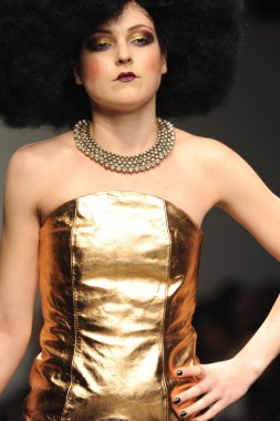 nina athanasiou Show'da model