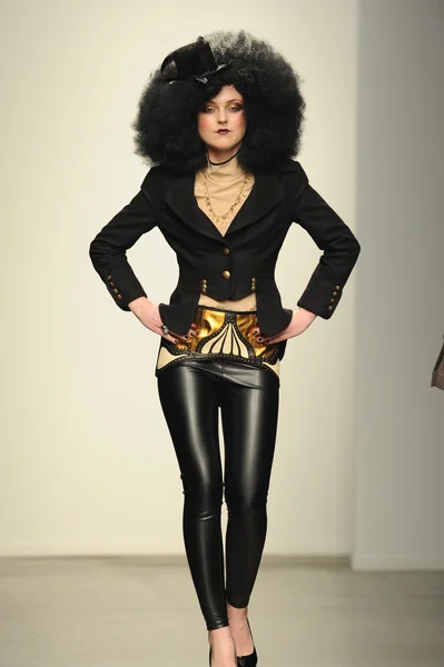 Nina athanasiou Show'da model — Stok fotoğraf