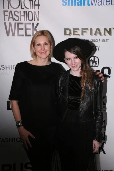 Actress Kelly Rutherford and designer Gabrielle Arruda — Stock Photo, Image