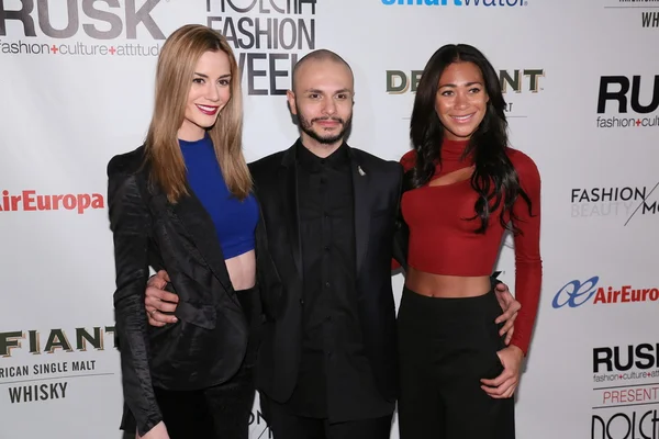 Actress Brittany Mason, designer Dany Tabet and guest — Stock Photo, Image