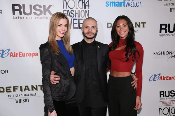 Attrice Brittany Mason, designer Dany Tabet e ospite — Foto Stock