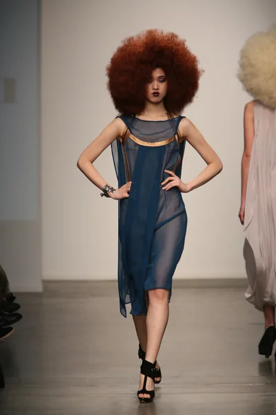 Model at Nina Athanasiou show — Stock Photo, Image