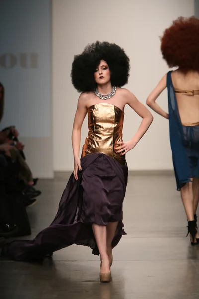 Modelo em Nina Athanasiou show — Fotografia de Stock