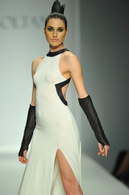 модель прогулянки злітно-посадкової смуги в ina soltani