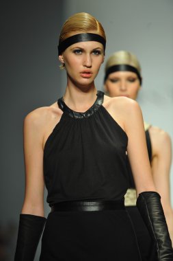 ına soltani pist modelleri yürümek