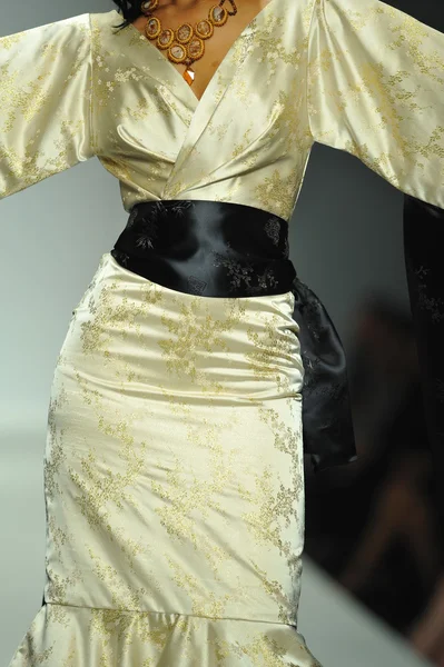 Моделі на Андре Соріано показ мод — стокове фото