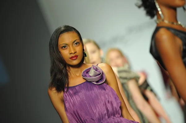 Models at Andre Soriano fashion show — Stock Photo, Image