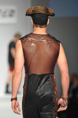 Jason Ryan Show 'da model