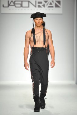 Jason Ryan Show 'da model