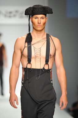 Jason Ryan Show 'da model
