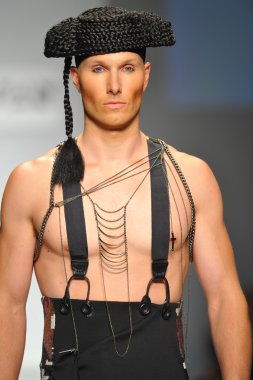Jason Ryan Show 'da model